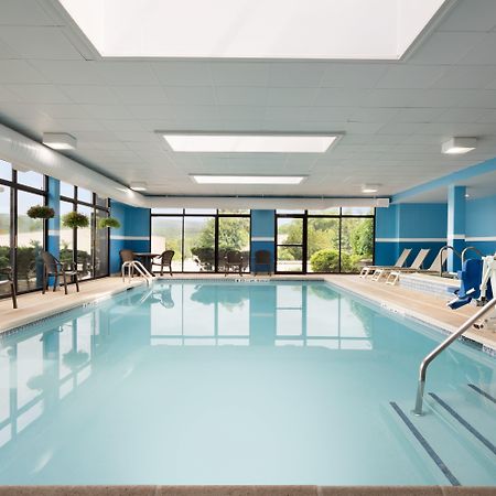 Holiday Inn Express & Suites - North Brunswick By Ihg Экстерьер фото