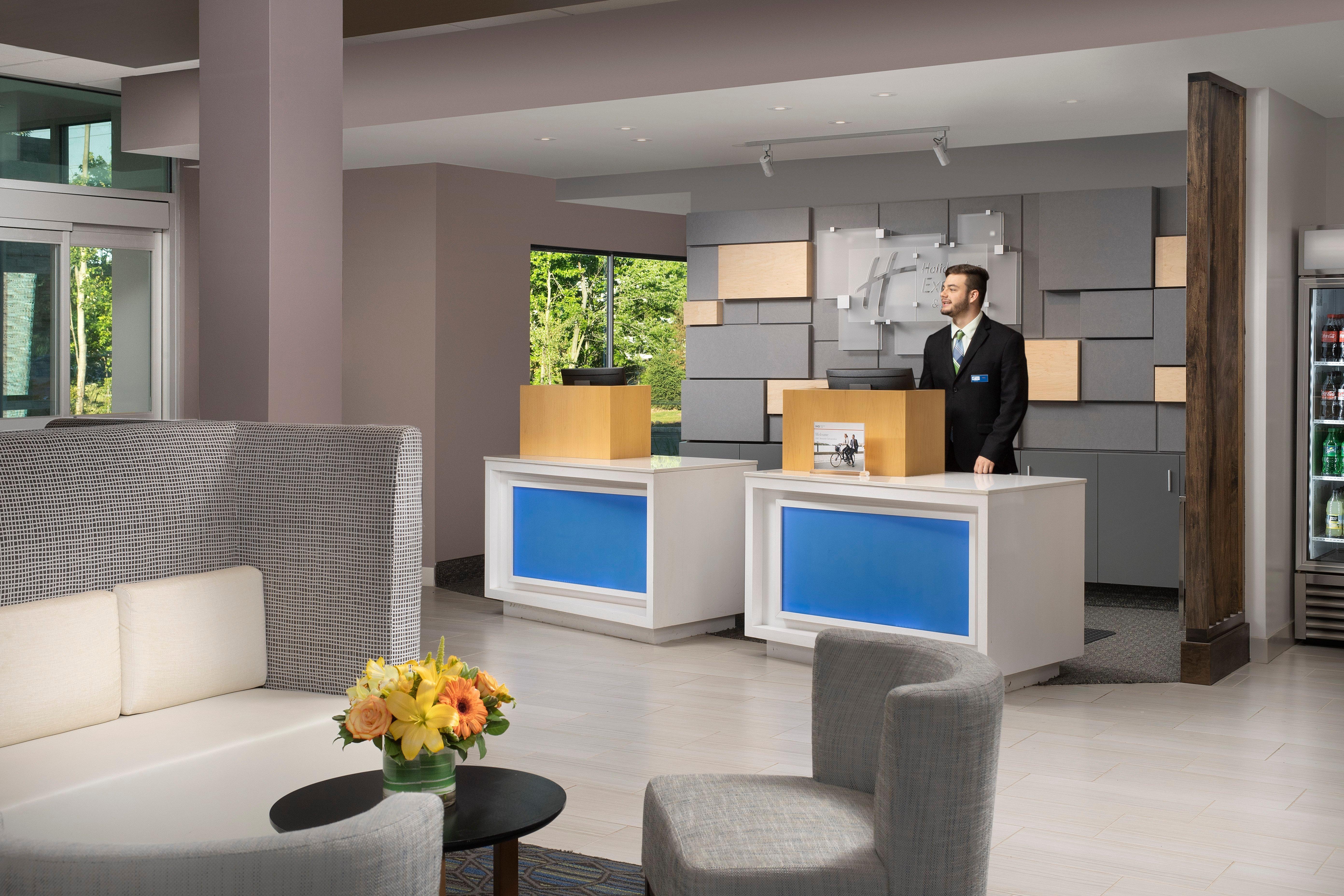 Holiday Inn Express & Suites - North Brunswick By Ihg Экстерьер фото