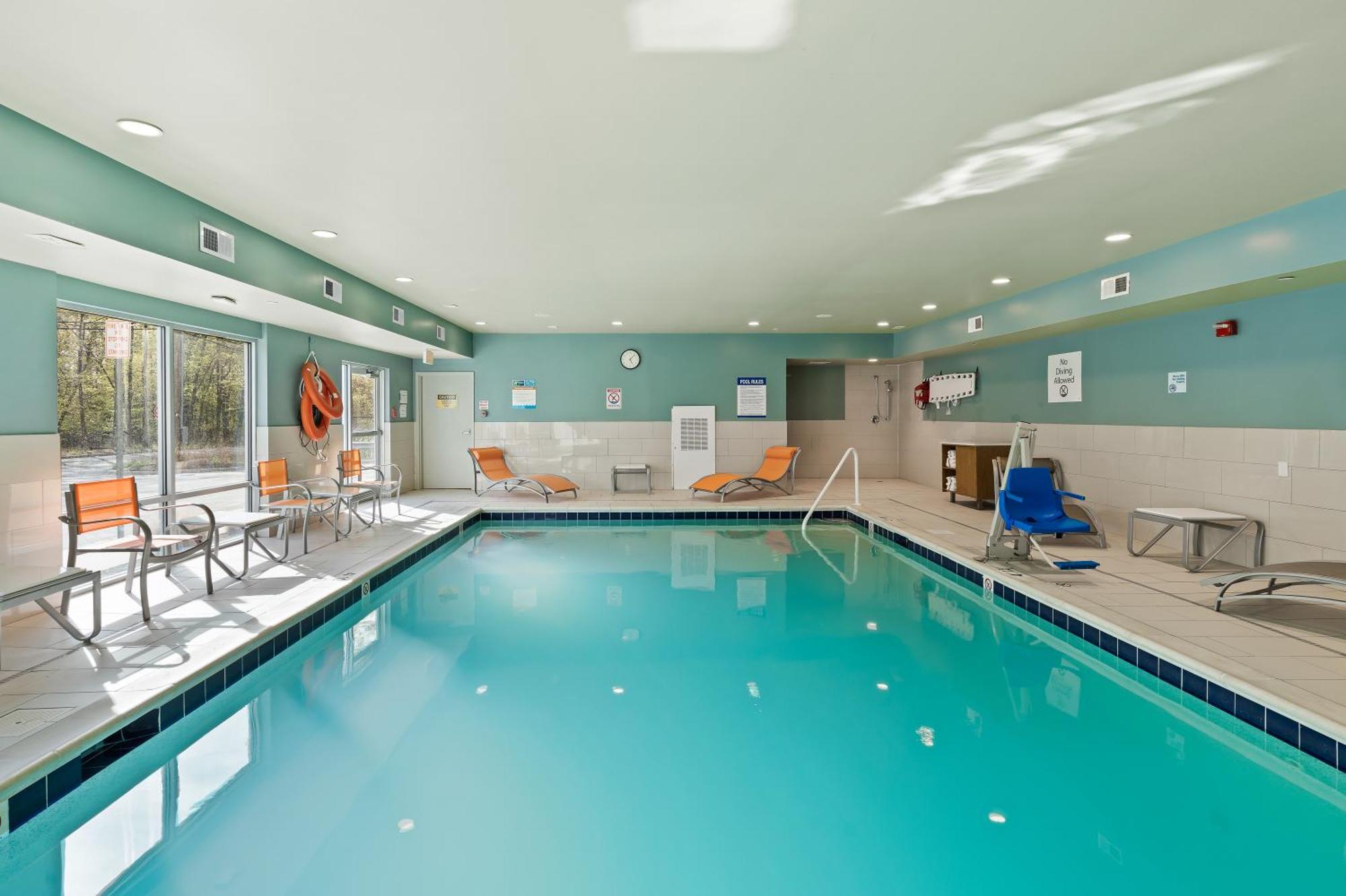 Holiday Inn Express & Suites - North Brunswick By Ihg Экстерьер фото